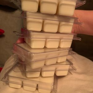 STRONG WAX MELTS HOLIDAY SCENTS BUNDLE OF 4